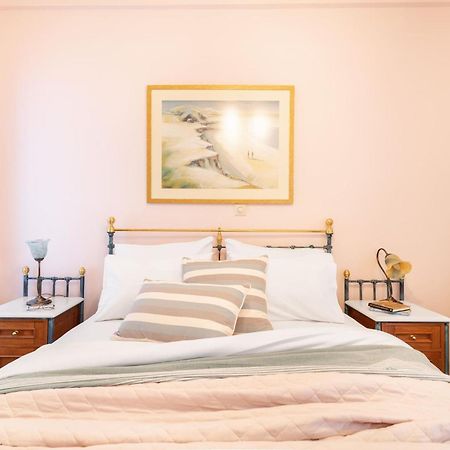 아테네 Bright, Calming Retreat With A Balcony Near Metro! 아파트 외부 사진