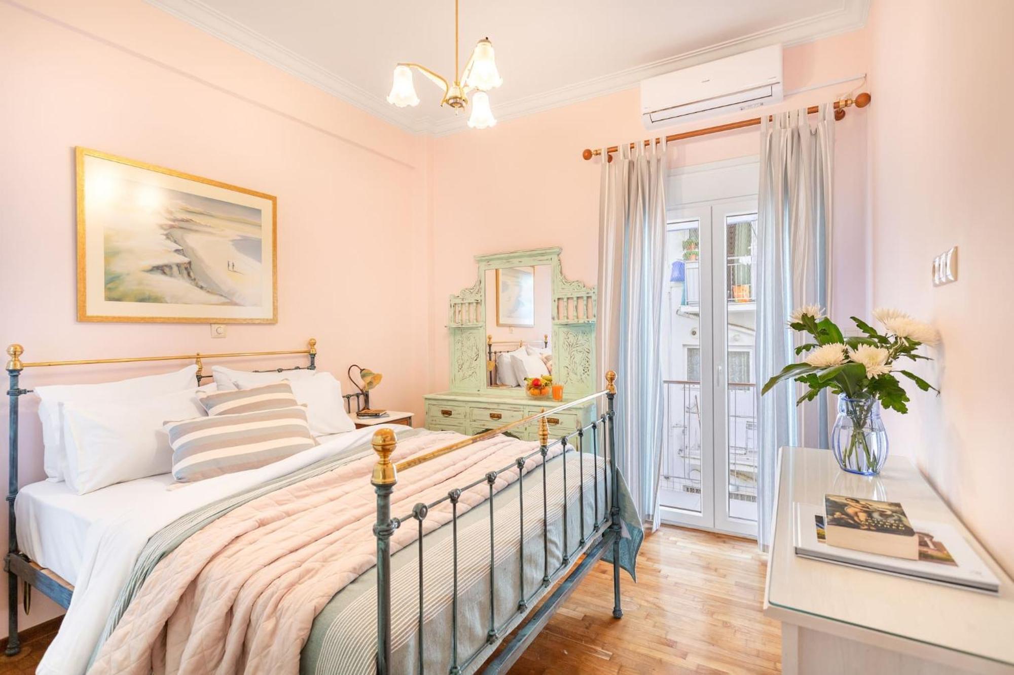 아테네 Bright, Calming Retreat With A Balcony Near Metro! 아파트 외부 사진
